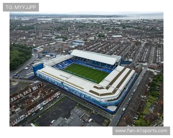 足球三件套解析：明星球员必备装备与球场表现的完美结合