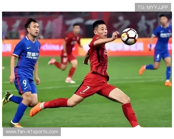 足球明星心系家园 用深情与荣耀书写传奇人生