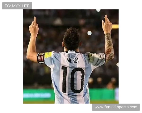 足球球星腹肌头像图片展示女性力量与魅力的完美结合 足球球星腹肌头像图片展示女性力量与魅力的完美结合