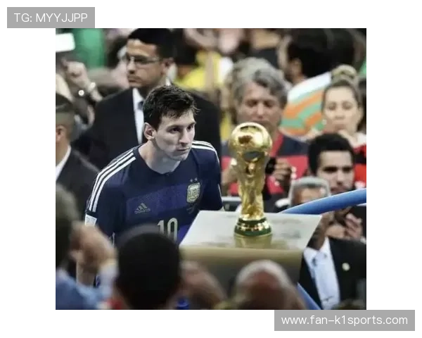 足球界的传奇瞬间：那位踢破网的球星和他的惊世之球